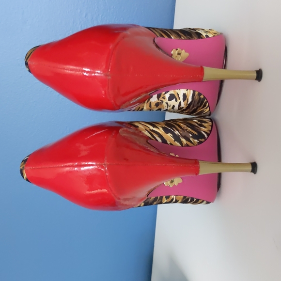 Betsey Johnson Heels, size 7.5, Animal Print and Red - Picture 5 of 7